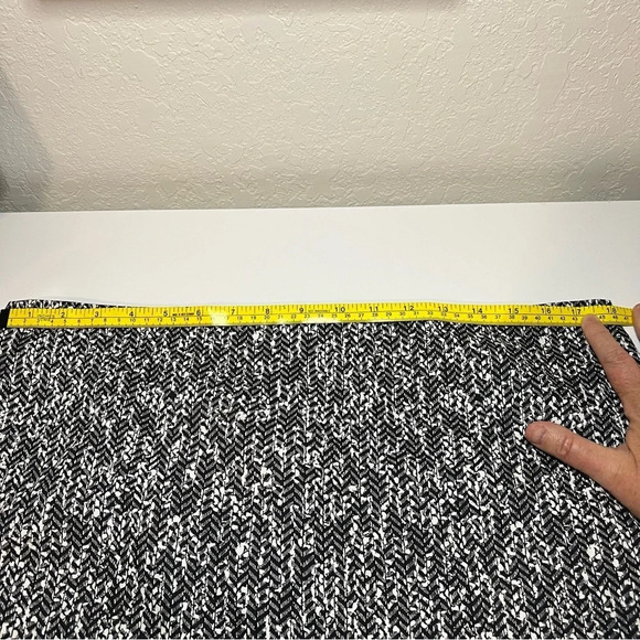 Express Womens Size 12 Black & White Abstract Print Back Zip Straight Skirt EUC - Picture 2 of 13